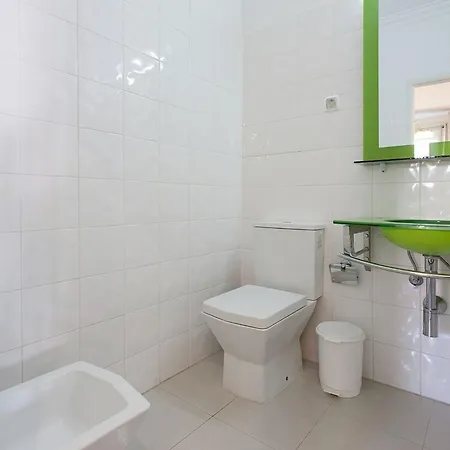 In Guest - Anglesh Located Near Center * Lisbon