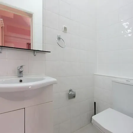 In Guest - Anglesh Located Near Center Lissabon