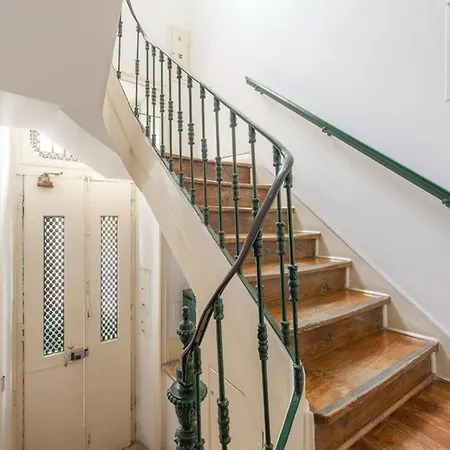 Anglesh Located Near The Centre *