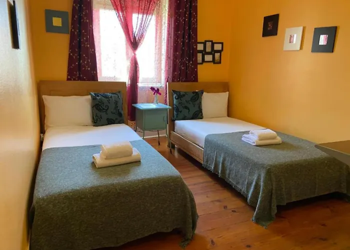 Anglesh Located Near The Centre Πανσιόν *